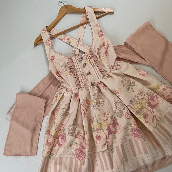 LIZ LISA Dresses & Skirts - LIZ LISA Preloved Cream Pink Backless Dress